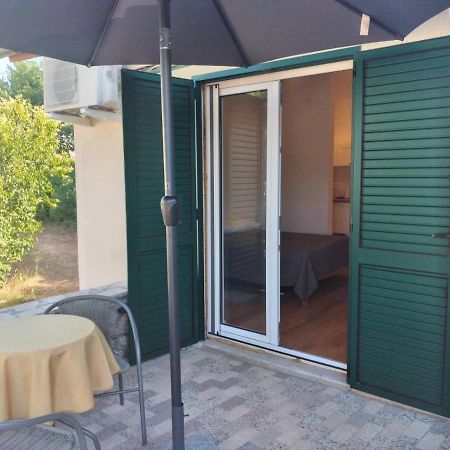 Apartmani Luni Premantura Ngoại thất bức ảnh