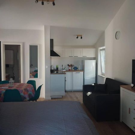 Apartmani Luni Premantura Ngoại thất bức ảnh