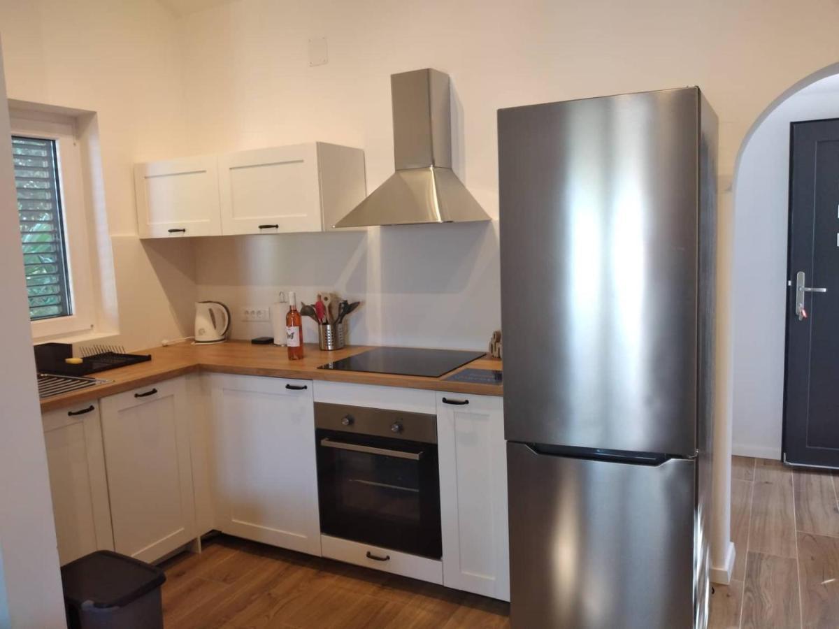 Apartmani Luni Premantura Ngoại thất bức ảnh