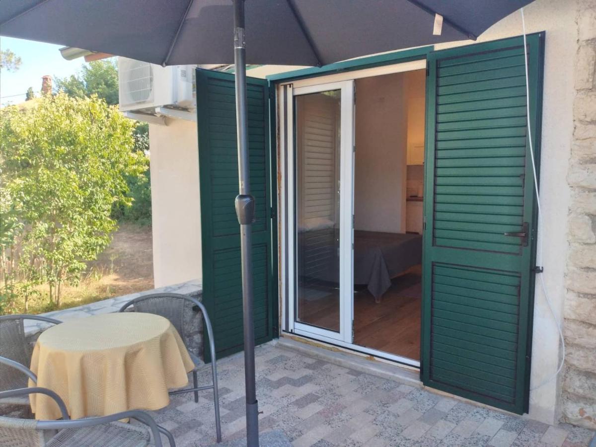 Apartmani Luni Premantura Ngoại thất bức ảnh