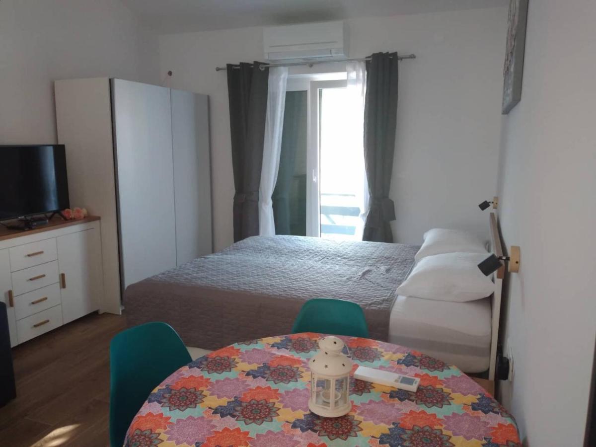 Apartmani Luni Premantura Ngoại thất bức ảnh