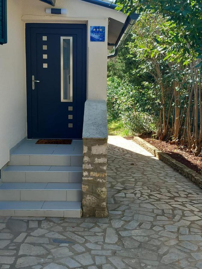 Apartmani Luni Premantura Ngoại thất bức ảnh